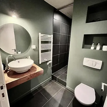Studio 42, Centre Apartment
