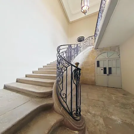Studio 42, Centre Apartment *